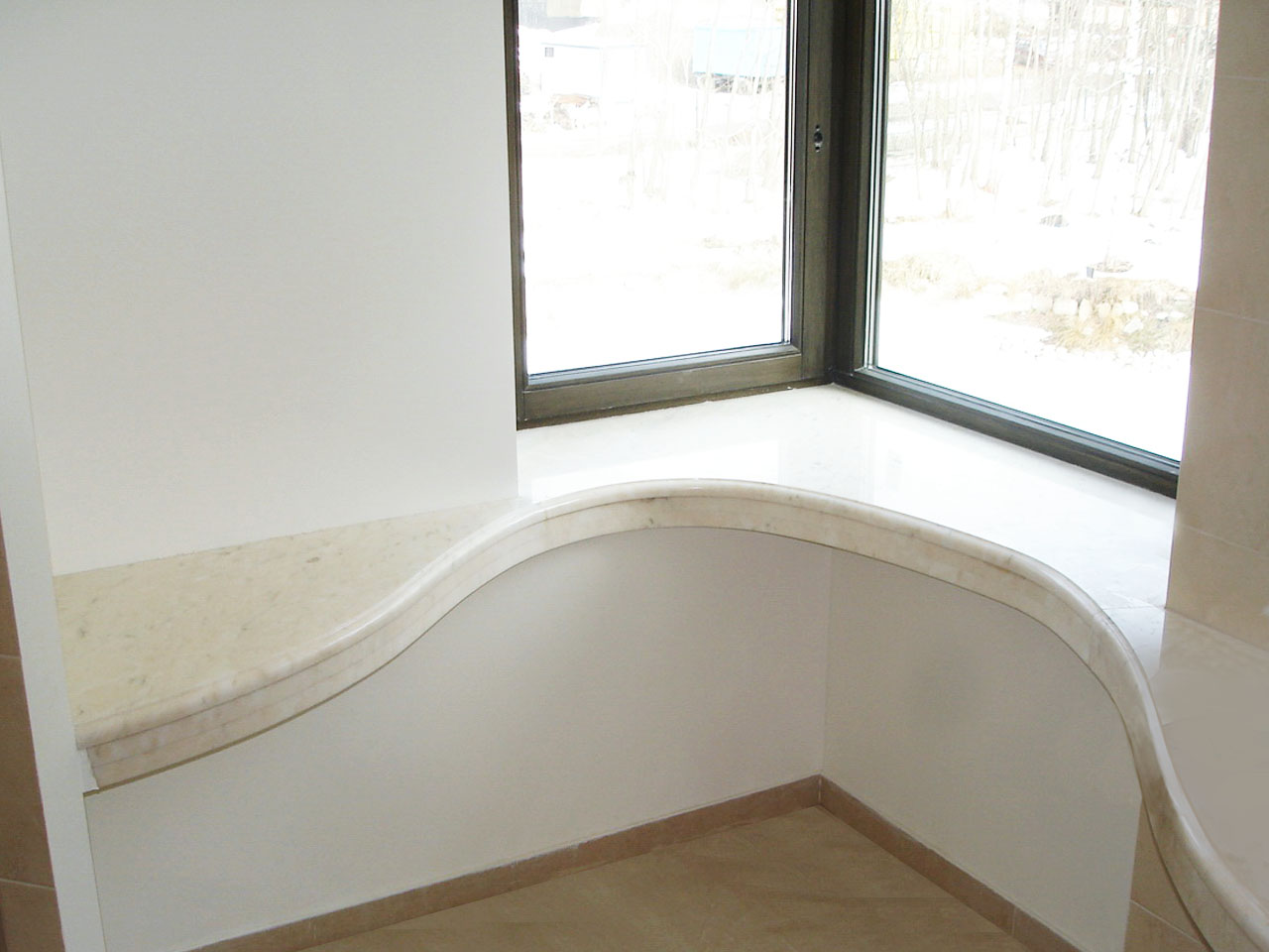 Радиусный подоконник на лоджии в Сосново