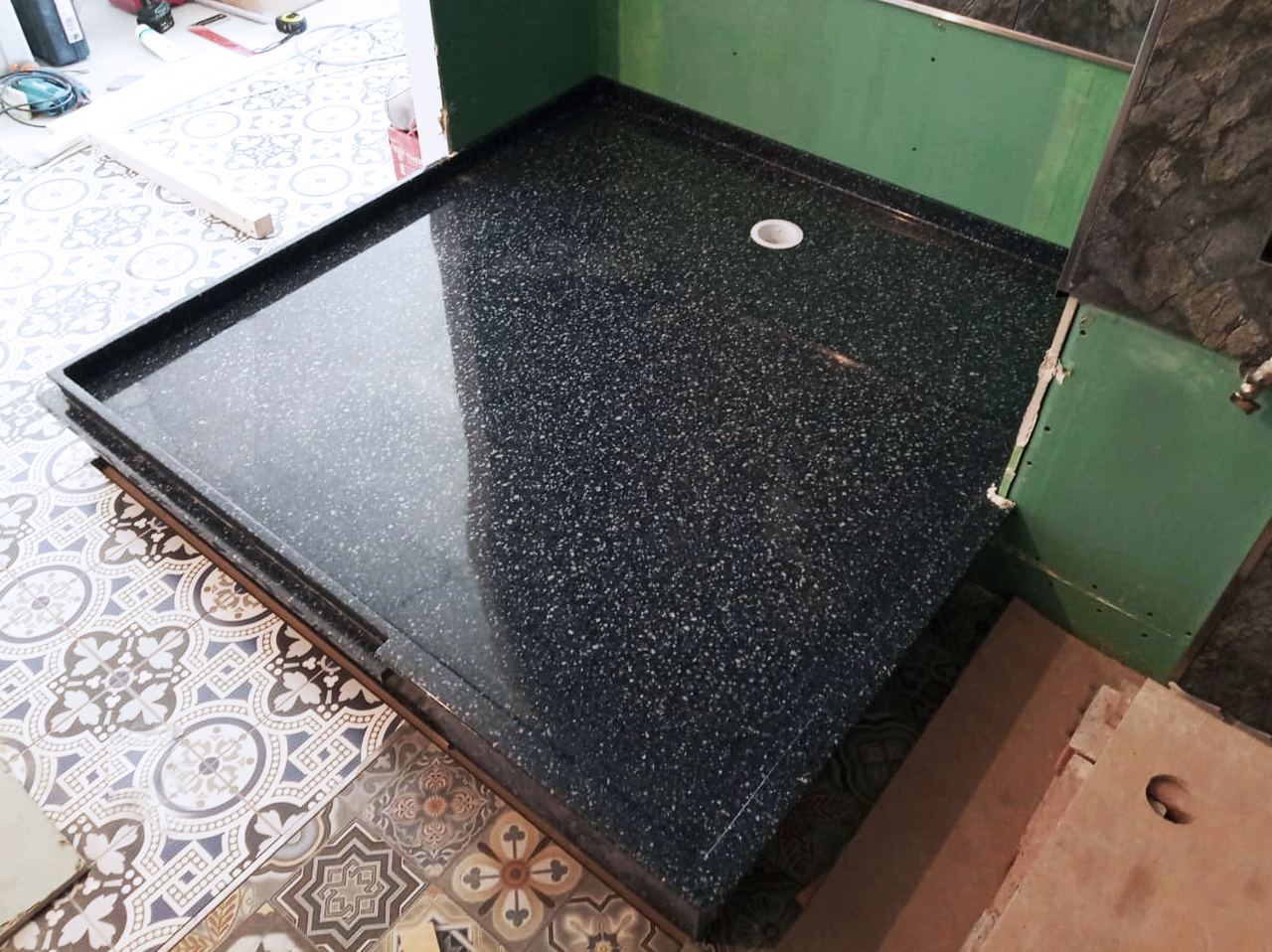 Душевой поддон HI-MACS Star Queen W004