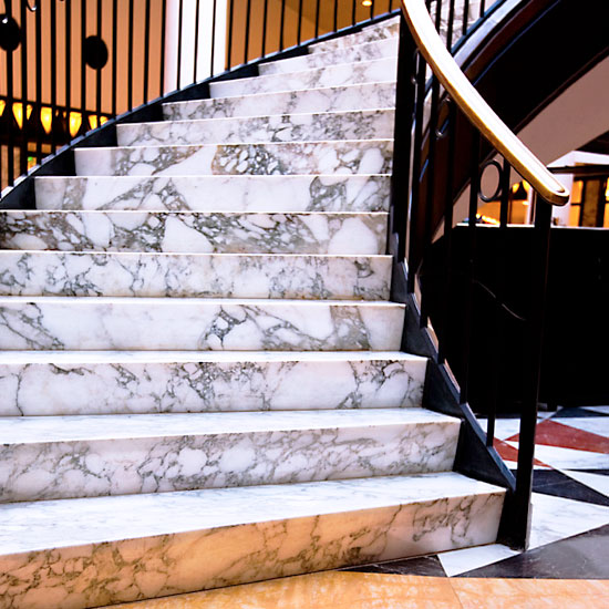 Лестницы и ступени из натурального камня