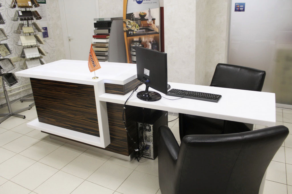 Рабочее место из искусственного камня Corian Venaro White