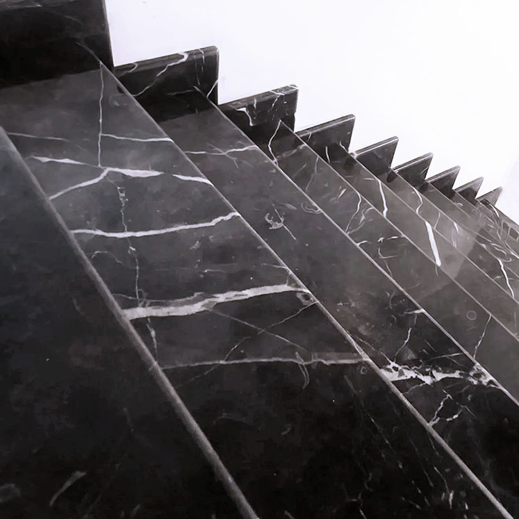 Лестница из мрамора Grigio 