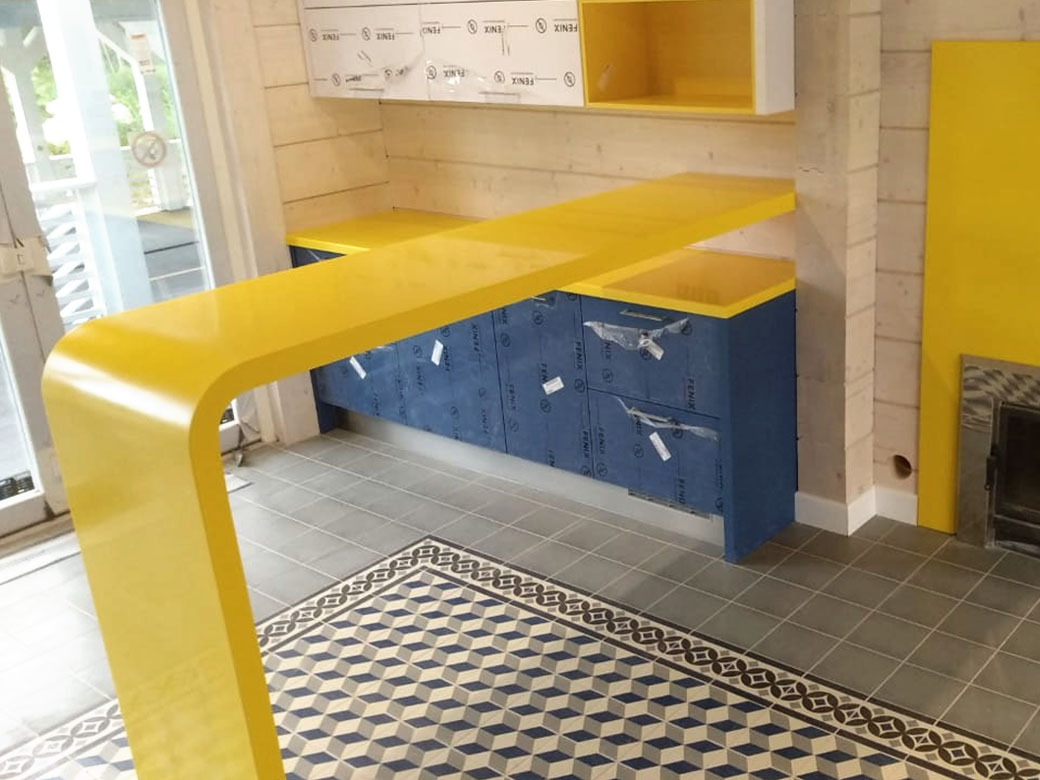 Столешница с барной стойкой из искусственного камня